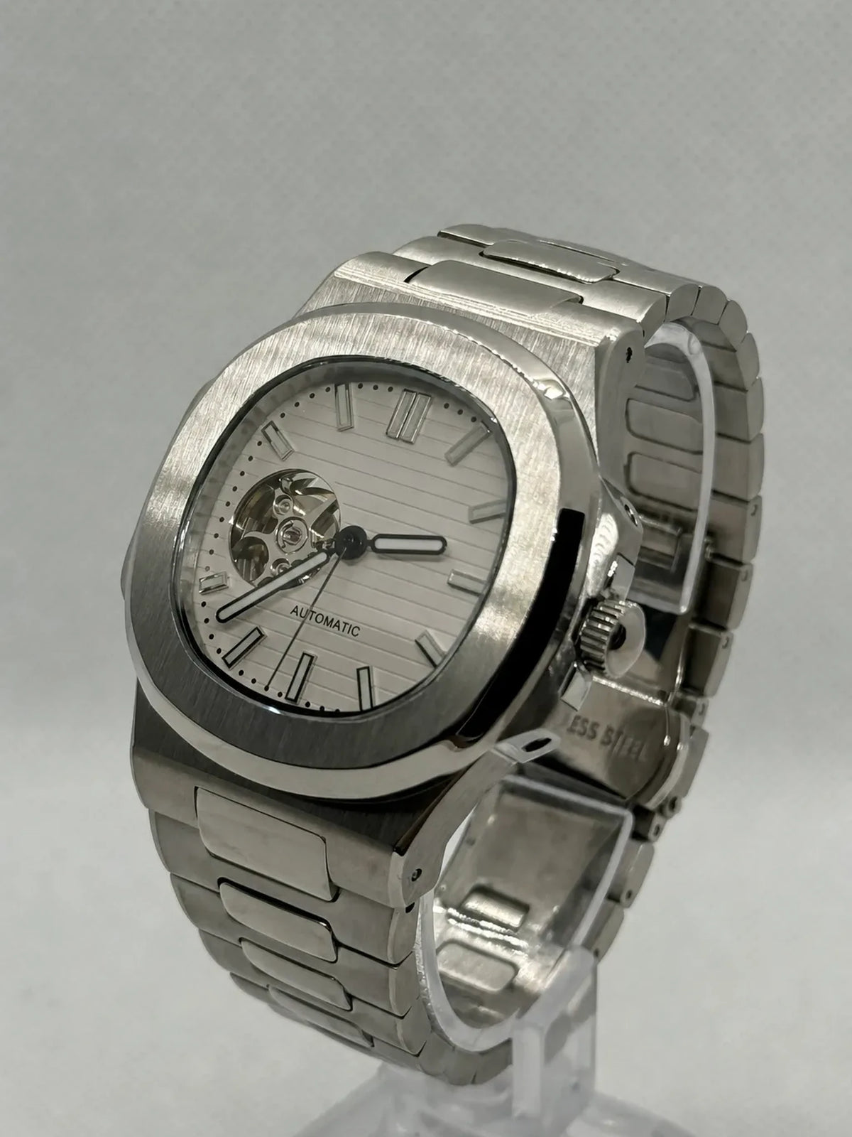 Montre Seiko mod SEIKOLUS coeur ouvert blanche, vue 3 — Time2Seiko