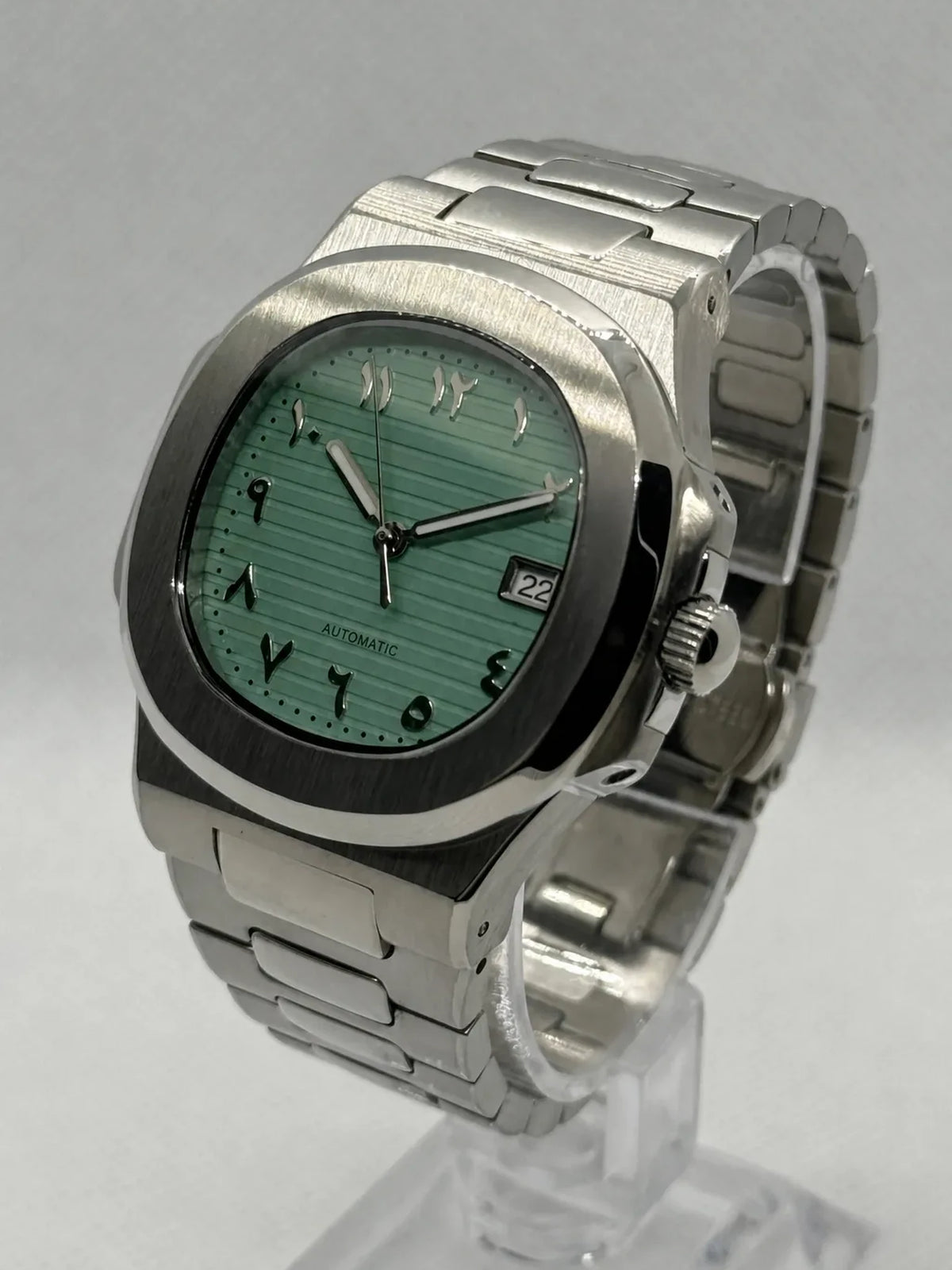 Montre Seiko mod SEIKOLUS Tiffany arabic, vue trois-quarts — Time2Seiko