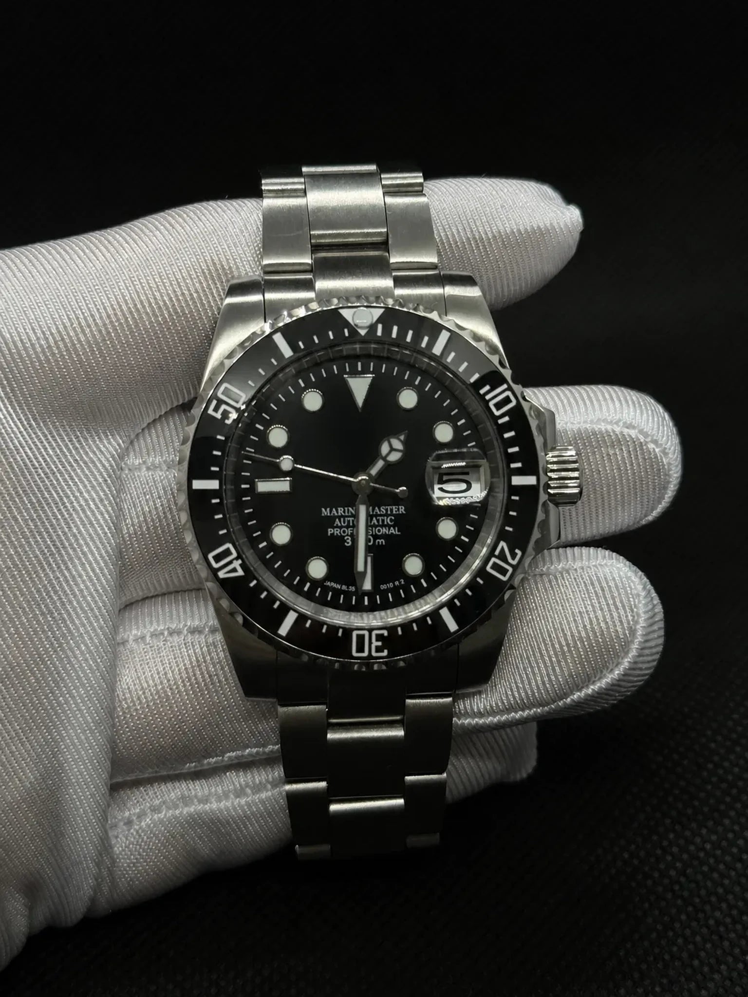 Montre Seiko mod SEIKOMARINER black, vue de face — Time2Seiko