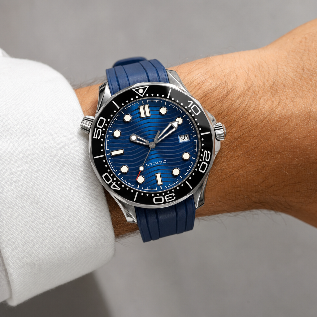 Montre Seiko mod SEIKOMASTER blue rubber portée au poignet — Time2Seiko