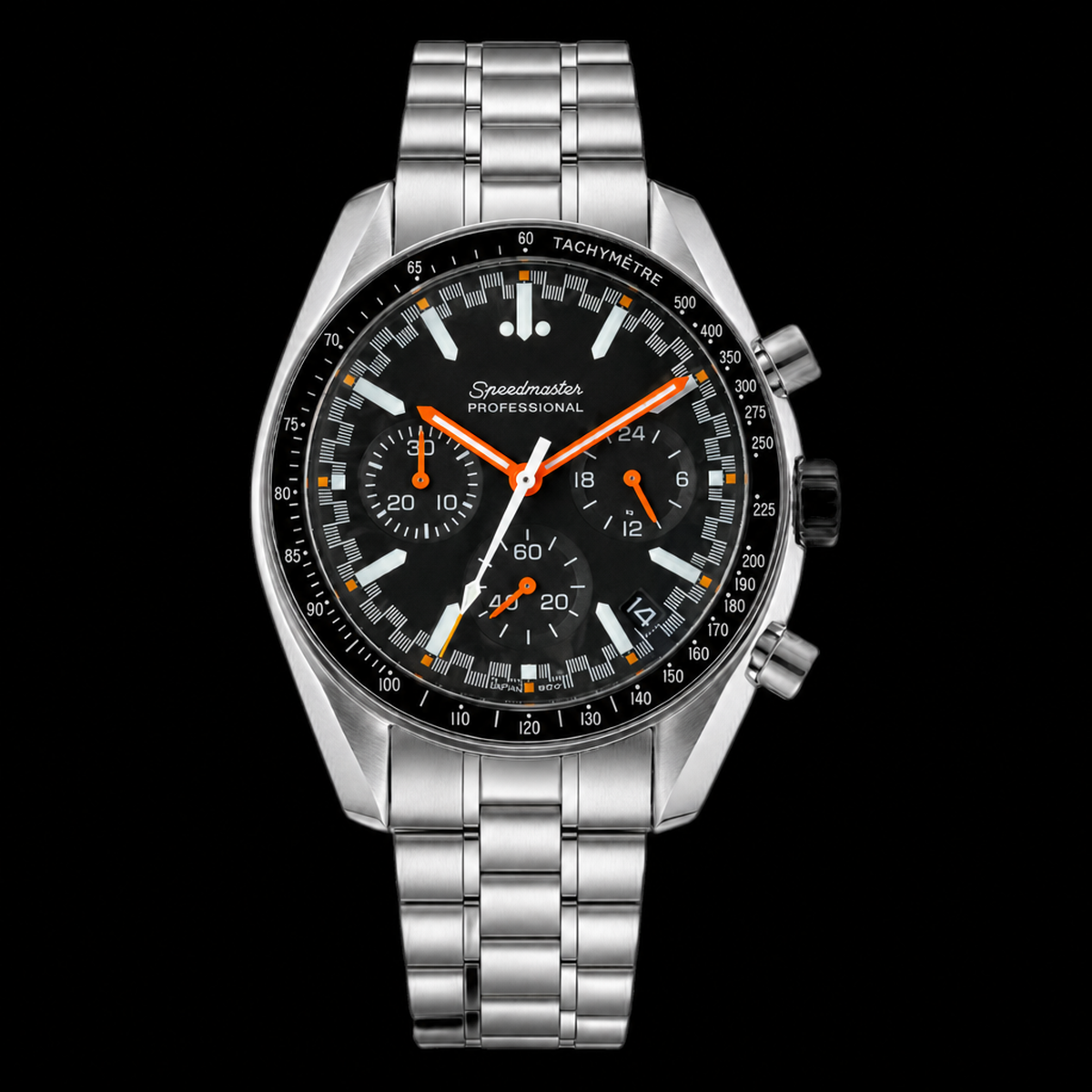 Montre Seiko mod SEIKOSPEED midnight circuit, sur fond blanc — Time2Seiko