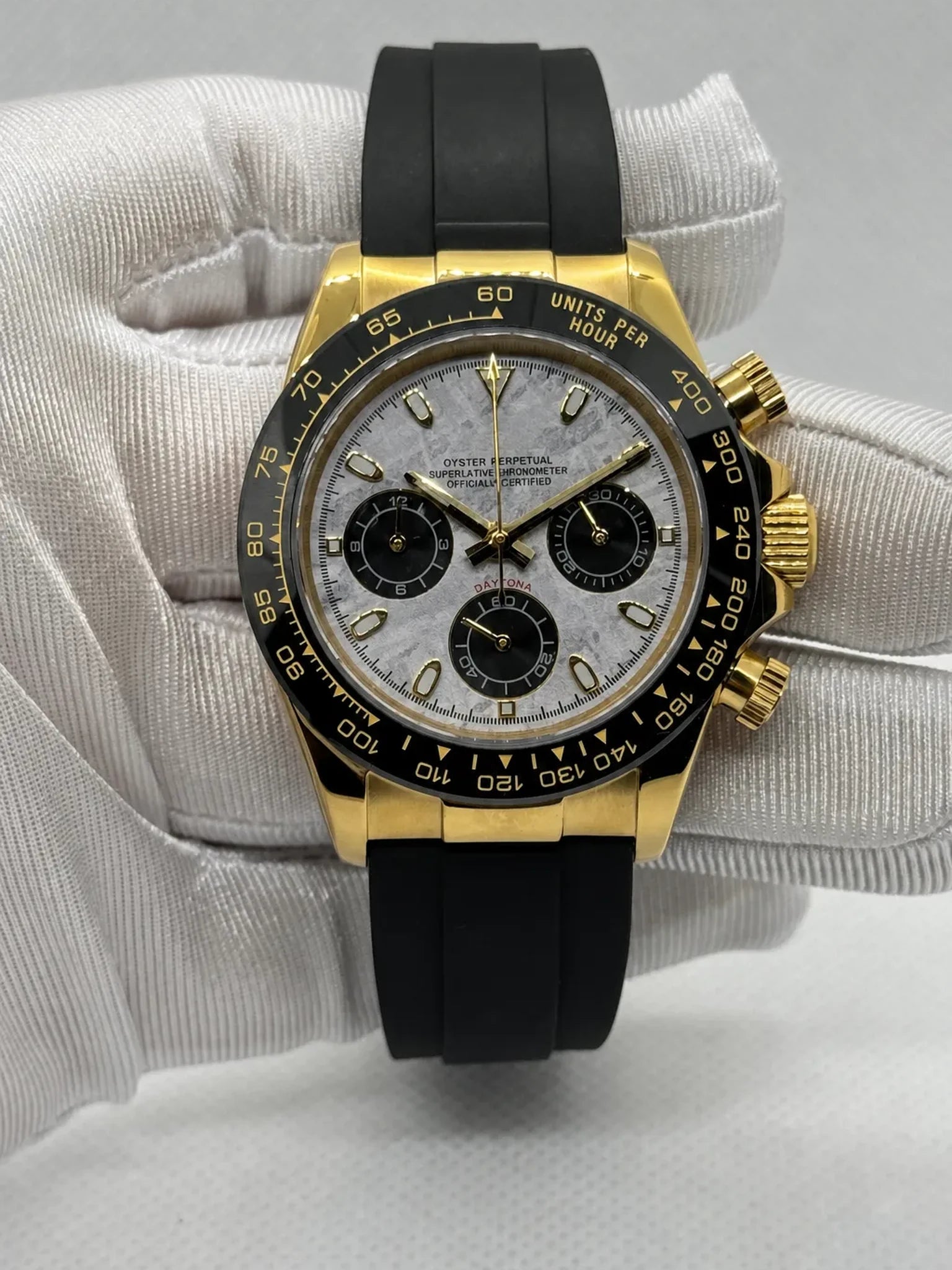 Montre Seiko mod SEIKONA météorite gold, vue de face — Time2Seiko