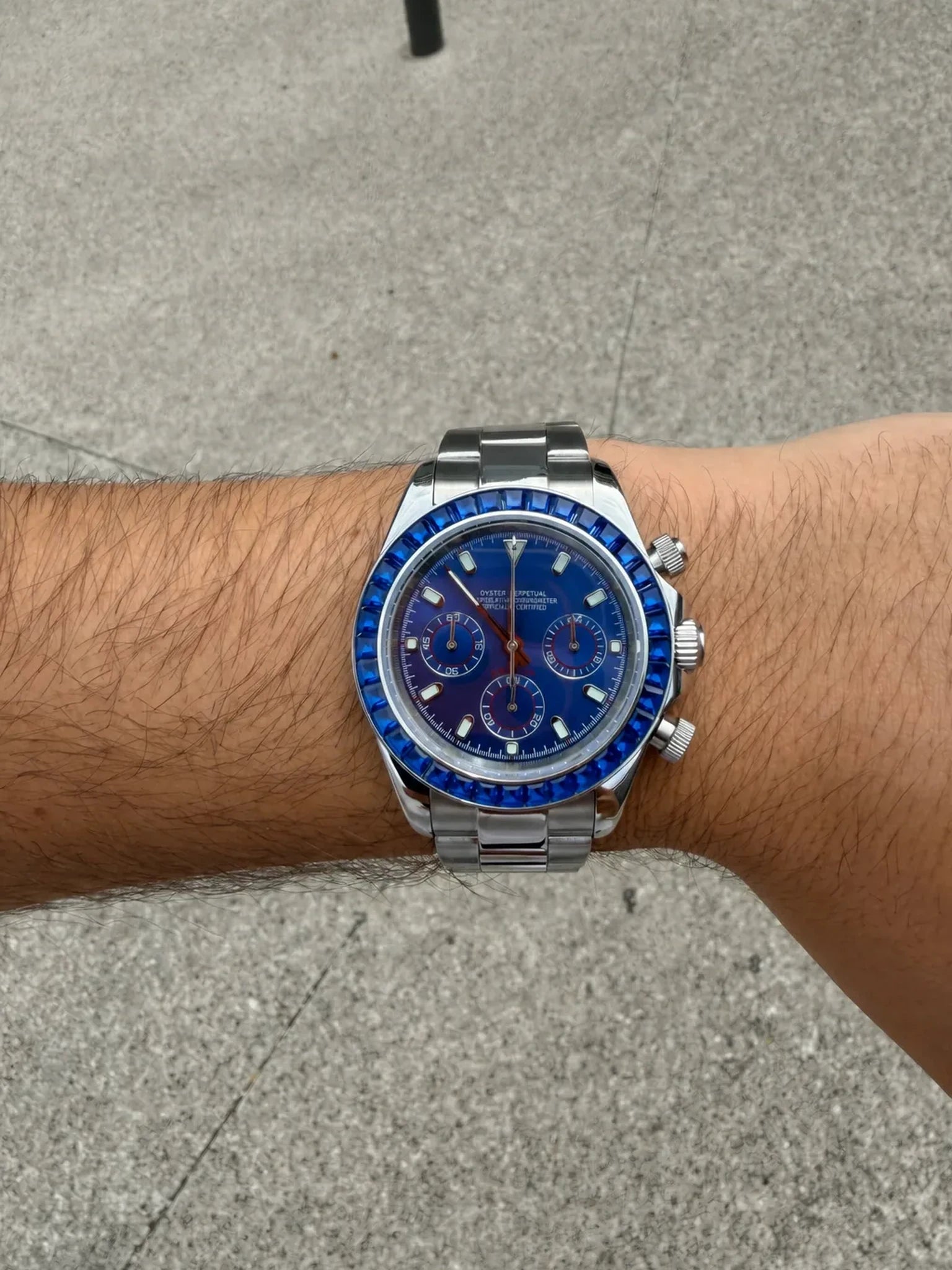 Montre Seiko mod SEIKONA Rubis bleu, vue 4 — Time2Seiko