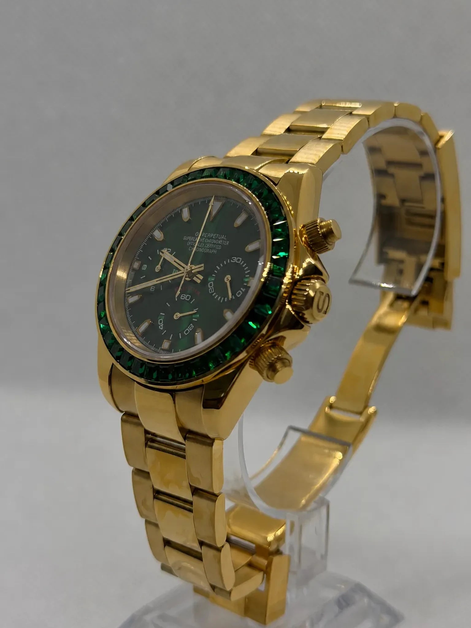 Montre Seiko mod SEIKONA Rubis vert dorée, vue 3 — Time2Seiko