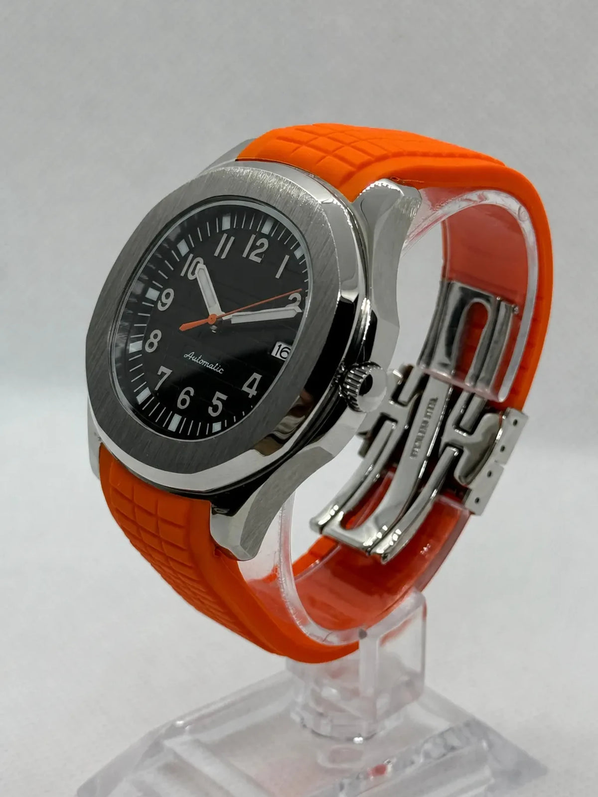 Montre Seiko mod SEIKONAUT orange, vue trois-quarts — Time2Seiko